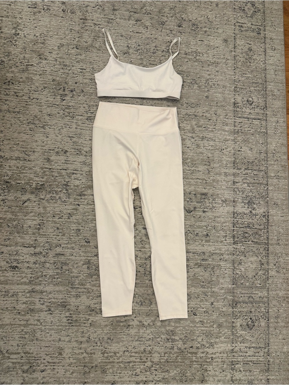 Fabletics 2 piece Pearl-Iridescent set